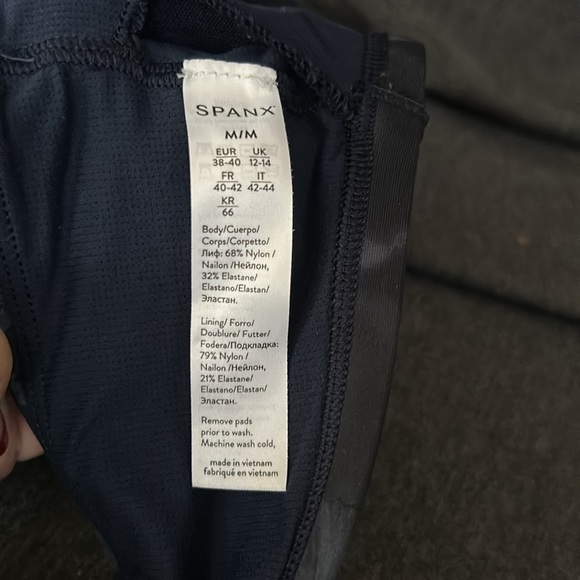 Spanx sports bra - Picture 3 of 4